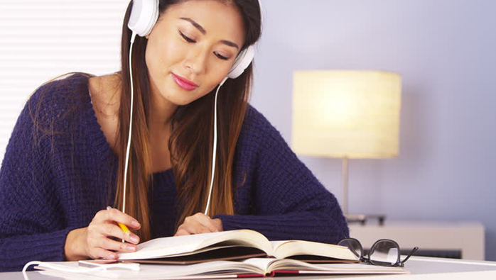 Bạn hãy Thực hành và nâng cao kỹ năng nghe để thành công trong Part 3 TOEIC Listening