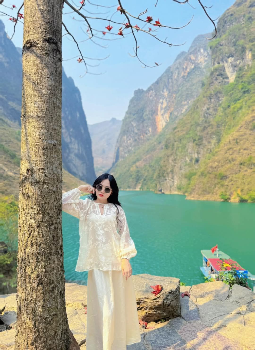 552308286 2697097880621813 2399843840300654240 N